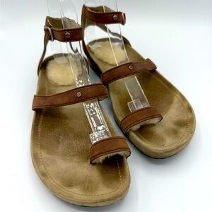 UGG Leather Strap sandals sz7 boho outdoors